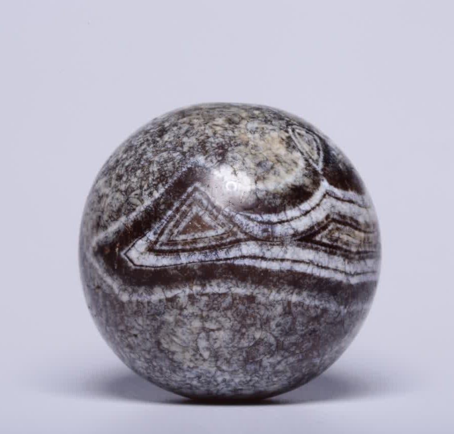 One piece of Ming silk entwined agate beads (1 of 7)