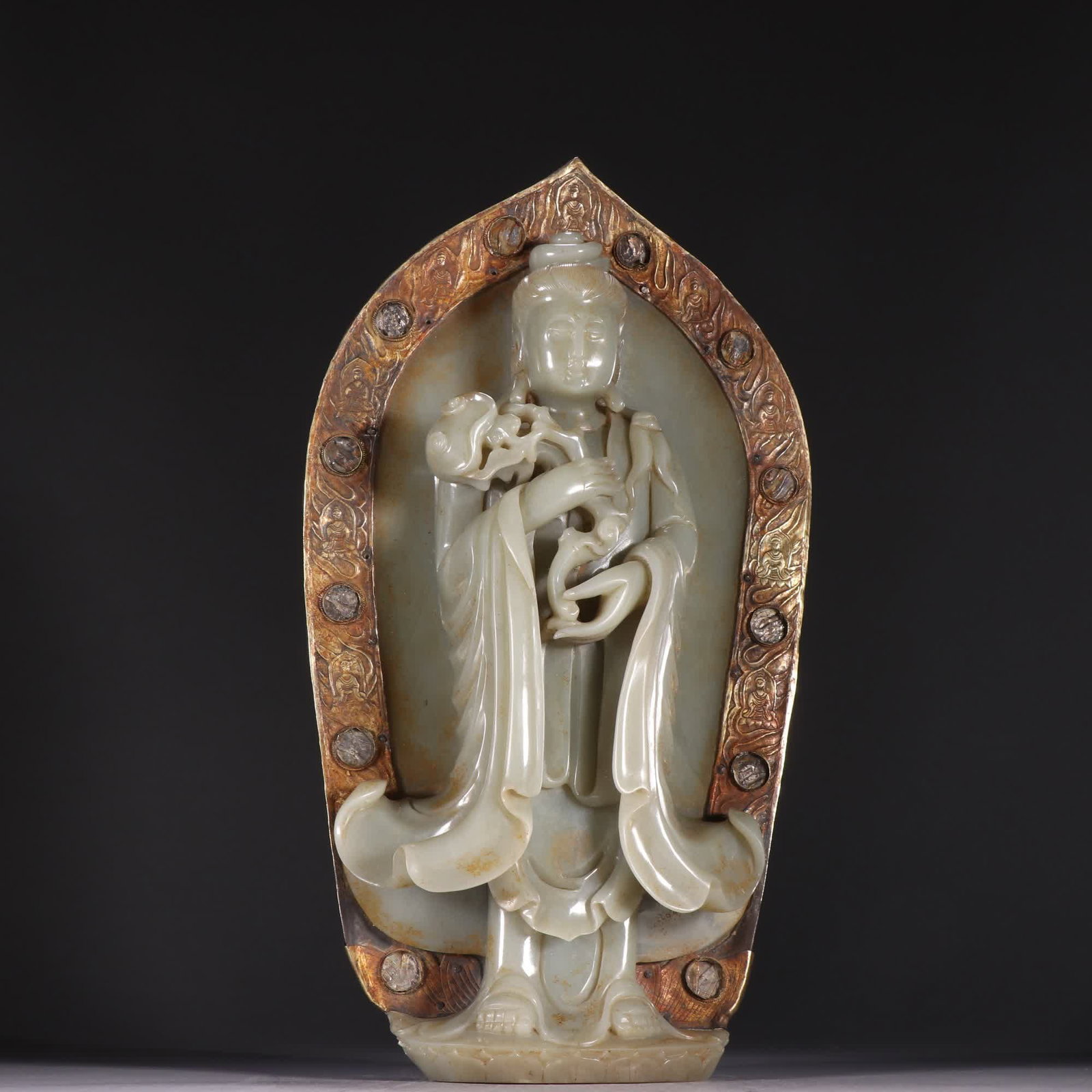 A Ming Dynasty Hetian jade-wrapped golden Guanyin statue: Ming Dynasty: Hetian jade-wrapped gold Guanyin statue SIZE: H:35.6cm W:15cm W:1733.1g (The Dimensions Of All Batches Are Manually Measured.If You Need More Detailed Information, Please Contact Our Cus