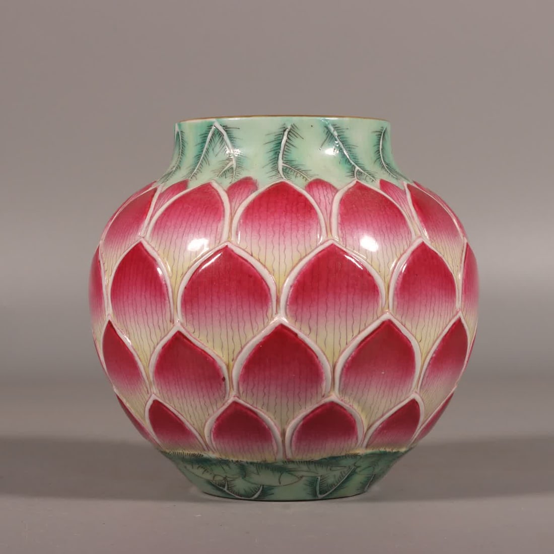 One Qing Dynasty Qianlong period enamel carved lotus washed with lotus flowers: Qing Dynasty Qianlong period enamel carved lotus washed with lotus flowers SIZE: H: 11cm Belly diameter 10.5cm (The Dimensions Of All Batches Are Manually Measured.If You Need More Detailed