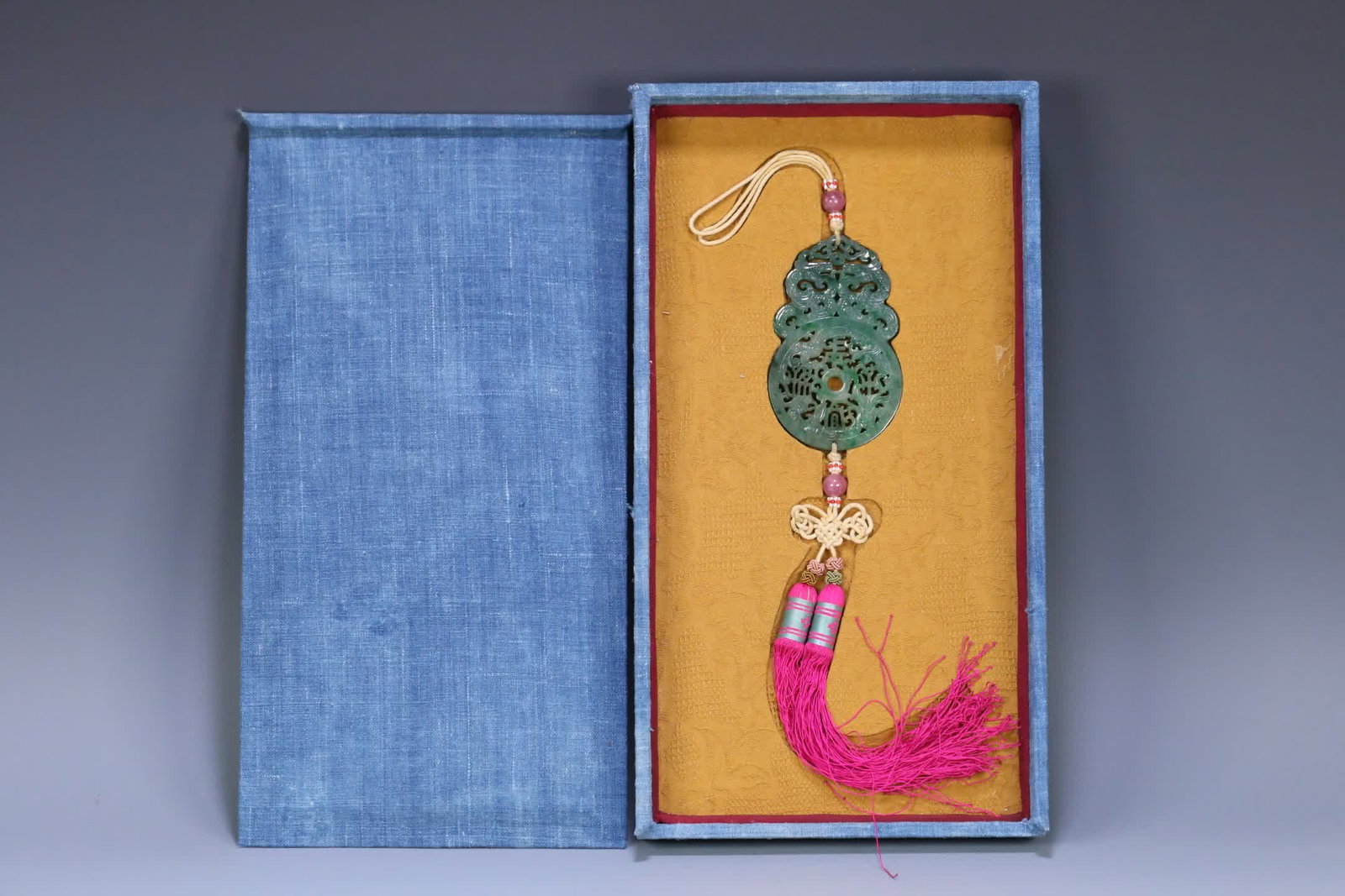 A Qing Dynasty jadeite hollow descendant Changyi plaque (1 of 9)