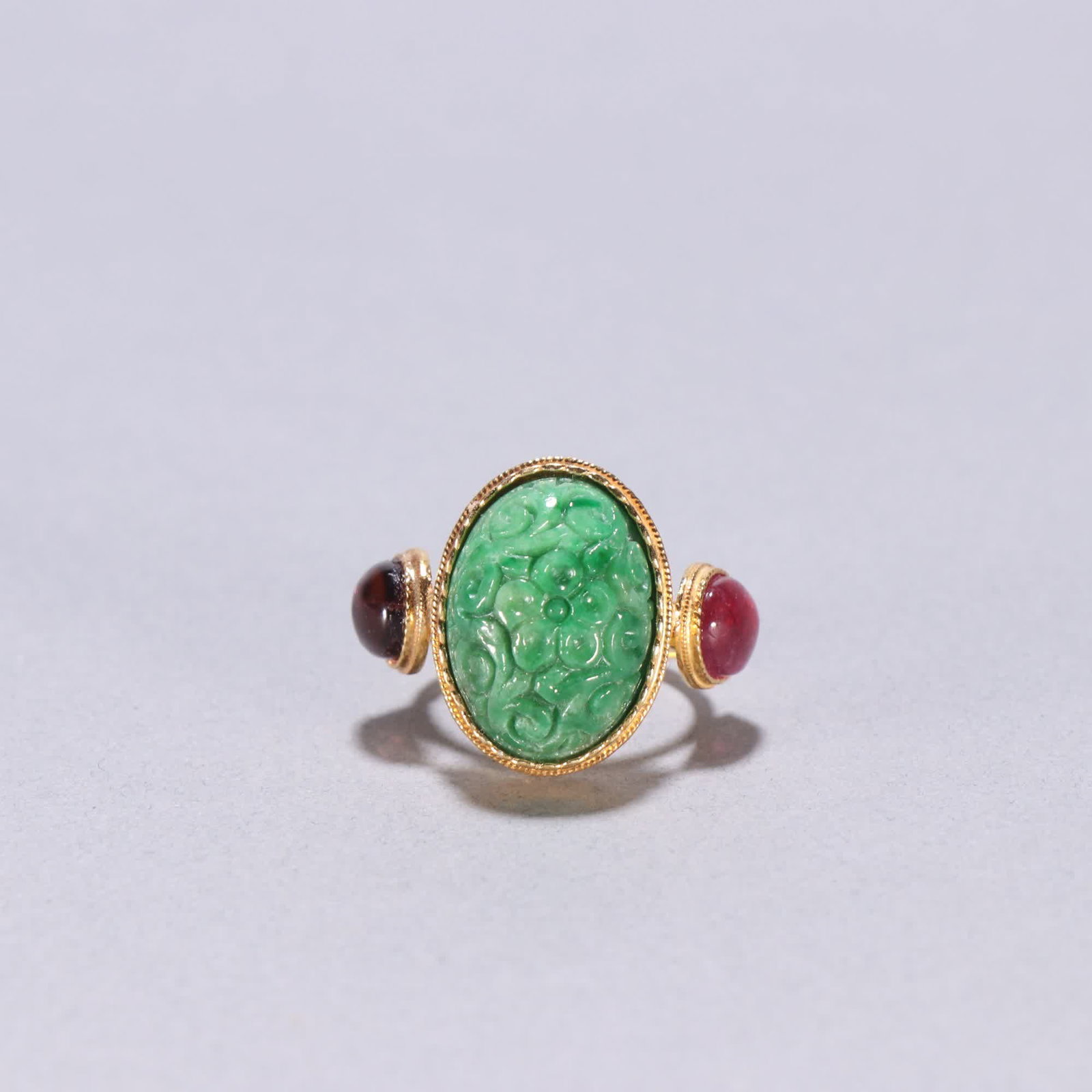 A Qing dynasty silver gilt inlaid jadeite patterned ring: Qing Dynasty: Silver gilt inlaid jadeite patterned ring SIZE: Inner diameter 1.8cm W: 10g (The Dimensions Of All Batches Are Manually Measured.If You Need More Detailed Information, Please Contact