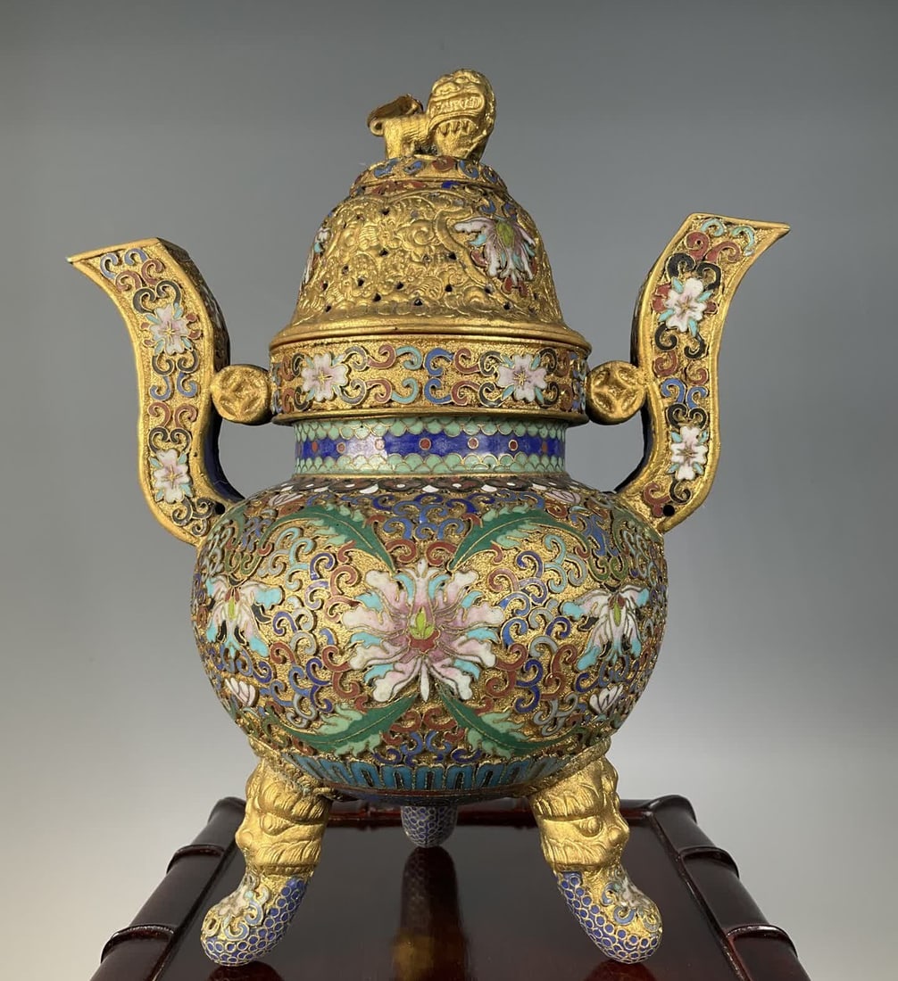 A late Qing cloisonne gold ground treasure floral lion-knob incense burner (1 of 6)