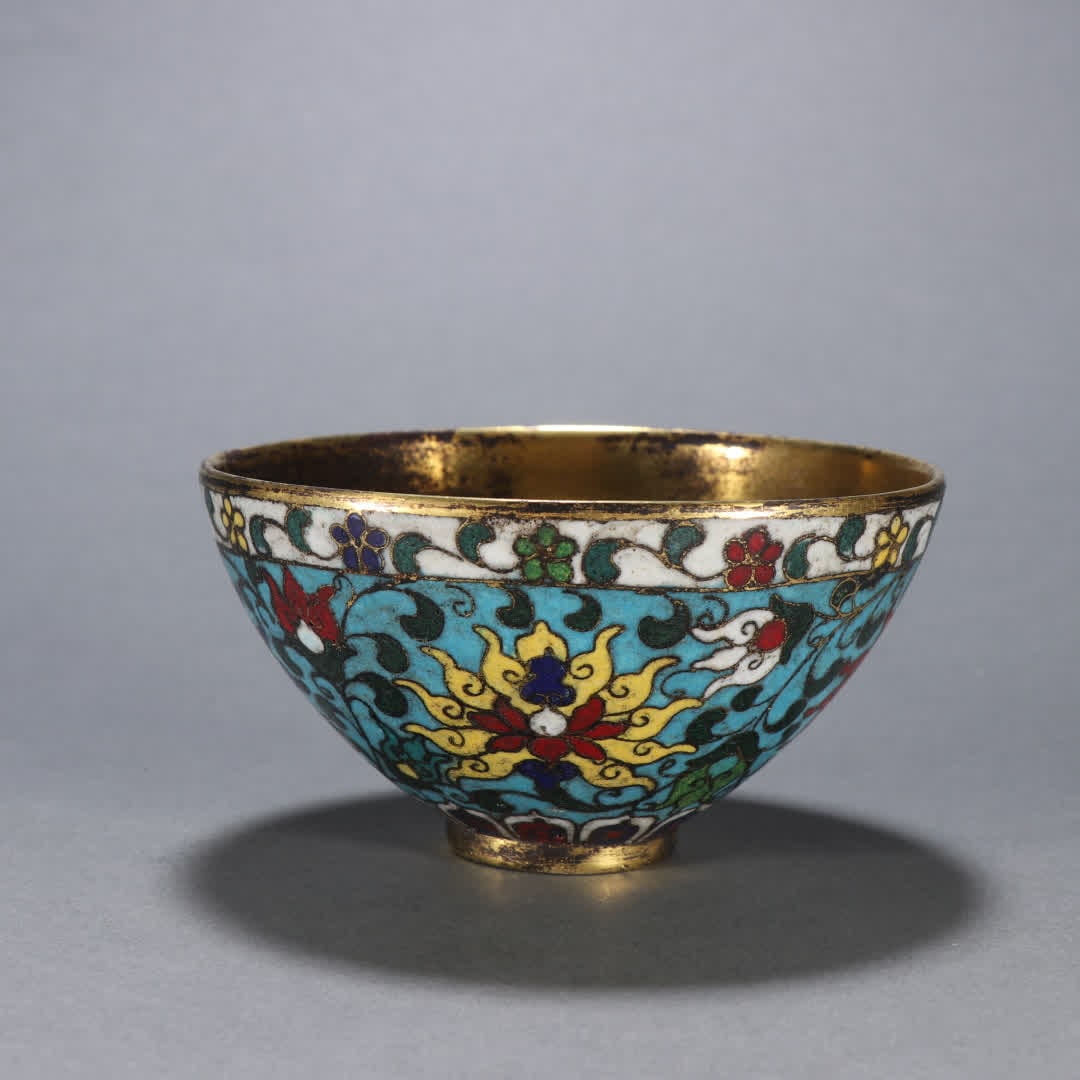 A Qing dynasty bronze bowl gilded cloisonne with entwined lotus patterns: Qing dynasty copper gilt cloisonne bowl with entwined lotus pattern SIZE: H:5.6cm W:11cm W:283g (The Dimensions Of All Batches Are Manually Measured.If You Need More Detailed Information, Please Conta