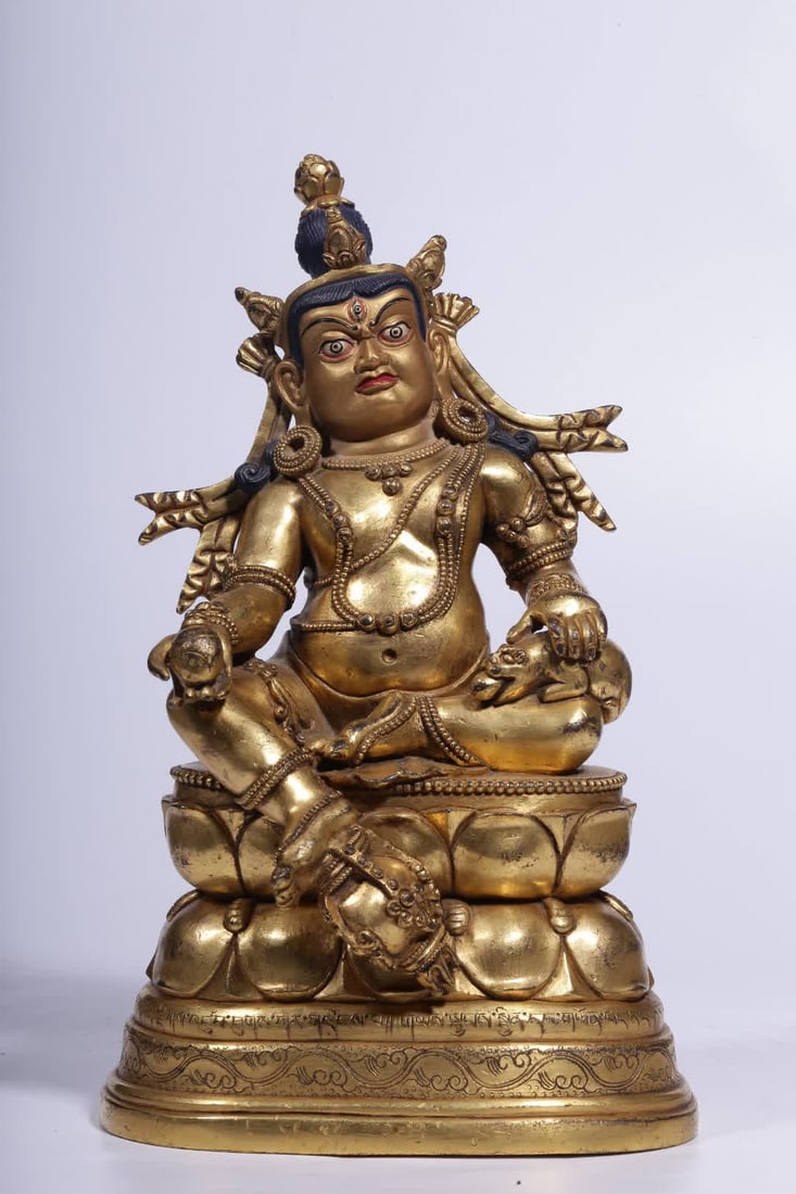 A Qing Dynasty bronze gilded statue depicting the God of Wealth seated: Qing Dynasty gilded bronze statue of the God of Wealth seated SIZE: H:22cm L:13cm W:10.5cm W:2324g (The Dimensions Of All Batches Are Manually Measured.If You Need More Detailed Information, Please Co