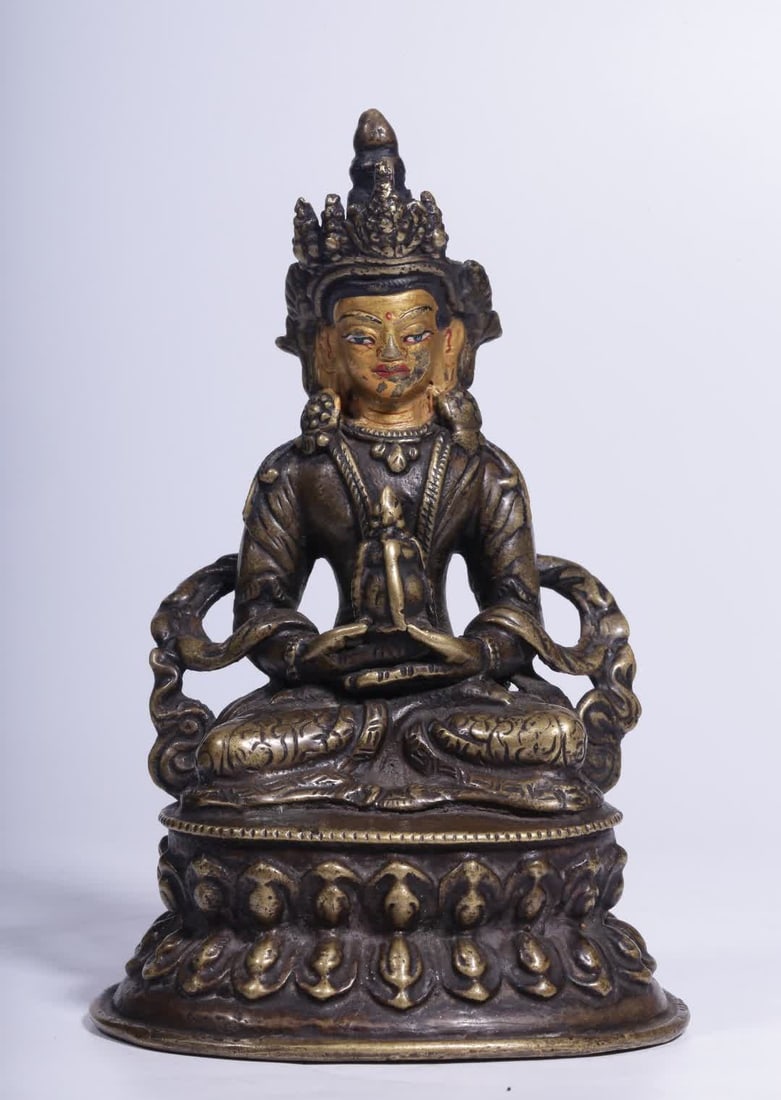 A Qing Dynasty bronze bronze gold-faced long-lived Buddha statue (1 of 10)