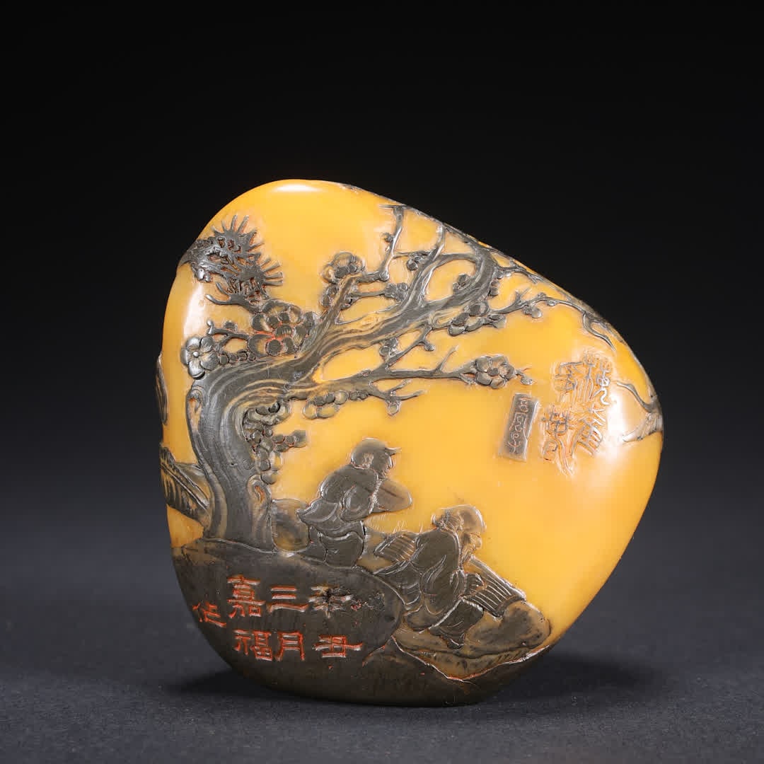 A piece of Tianhuang stone crow skin, skillfully carved pine wood zither seal ornament (1 of 9)