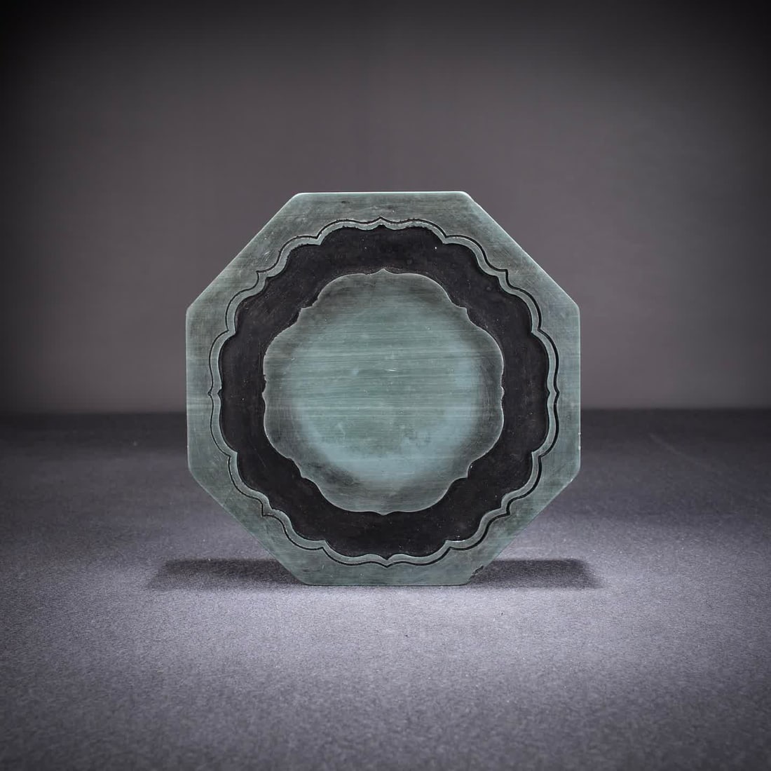 One piece: Qing Dynasty Octagonal Plum Blossom-Edge Pine Flower Inkstone: Qing Dynasty Octagonal Plum Blossom Edge Pine Flower Inkstone SIZE: W:2475g 15.2x15.2x4.7cm (The Dimensions Of All Batches Are Manually Measured.If You Need More Detailed Information, Please Contact