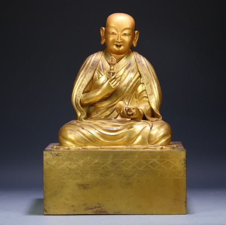 A 17th-century Mongolian Prince Guo sincerely made a gilt bronze statue of Jebtsundamba I (1 of 9)