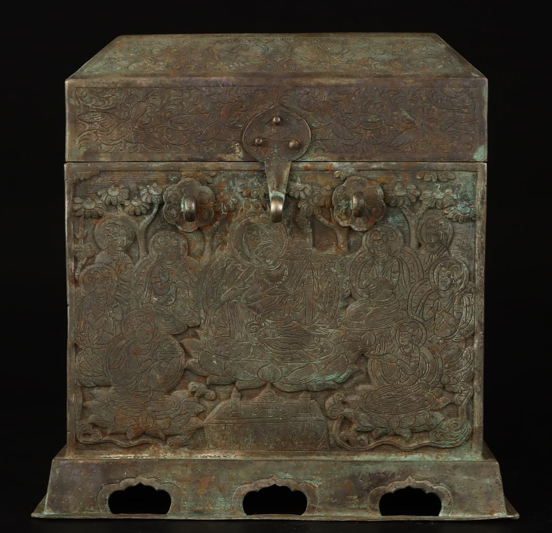 A Qing Dynasty black and silver square treasure box: Qing Dynasty Black and Silver Square Treasure Box SIZE: W:1439g H:19cm W:18cm (The Dimensions Of All Batches Are Manually Measured.If You Need More Detailed Information, Please Contact Our Customer Se