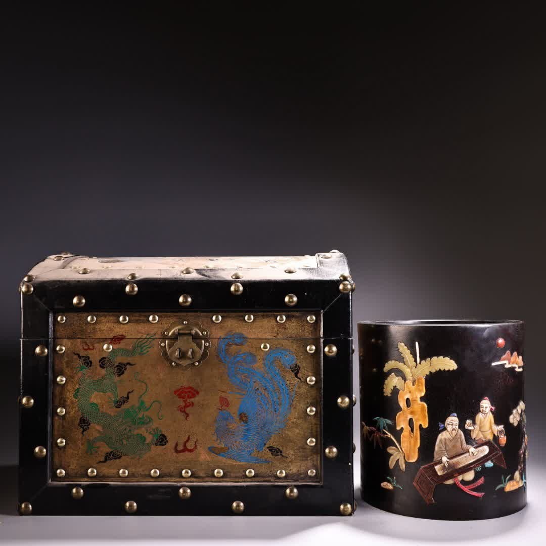 A Qing Dynasty rosewood brush holder inlaid with Shoushan stone, jade, and multi-treasure brush pot (1 of 11)