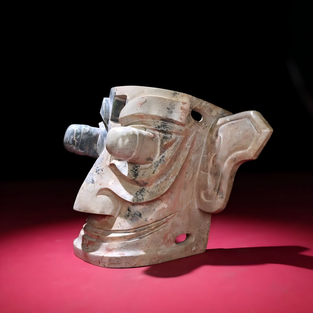 A Han Dynasty jade deity mask ornament: Han Dynasty Jade God Mask Ornament SIZE: 246X166X120mm W:1939g (The Dimensions Of All Batches Are Manually Measured.If You Need More Detailed Information, Please Contact Our Customer Service Before Bi
