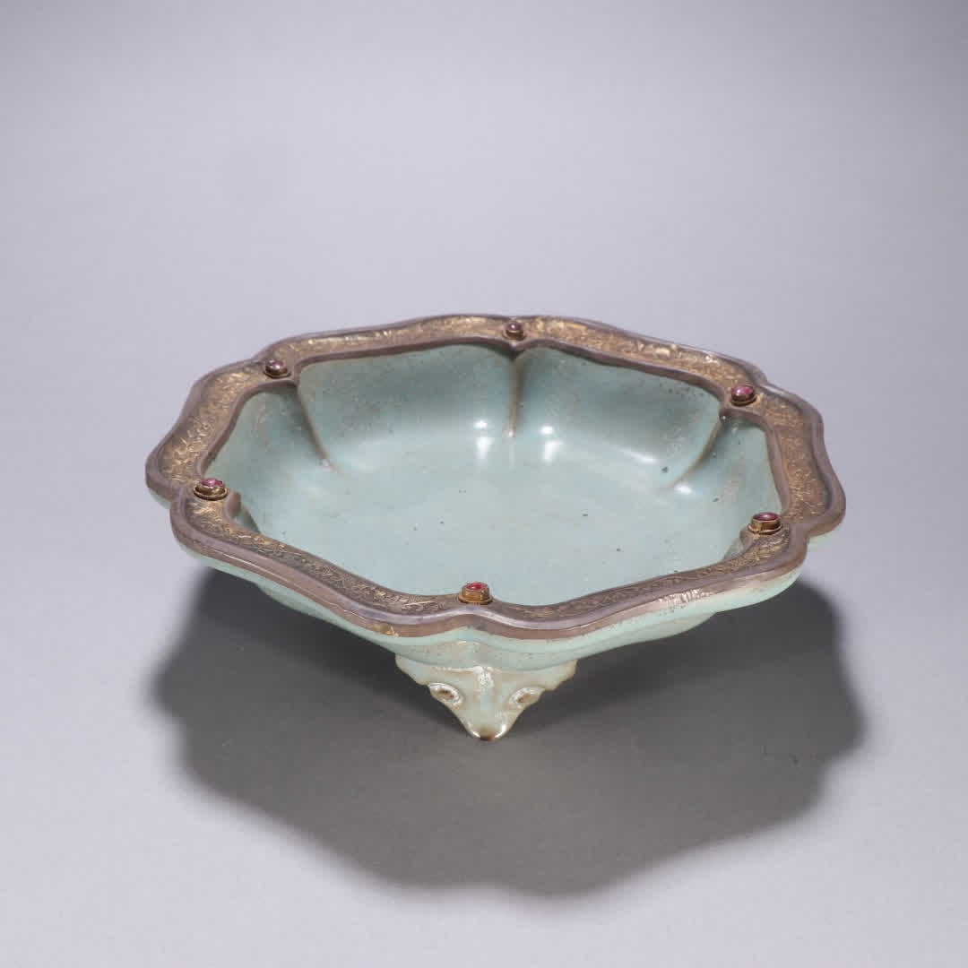 One piece: Song Ru kiln gold-wrapped tripod basin (1 of 9)