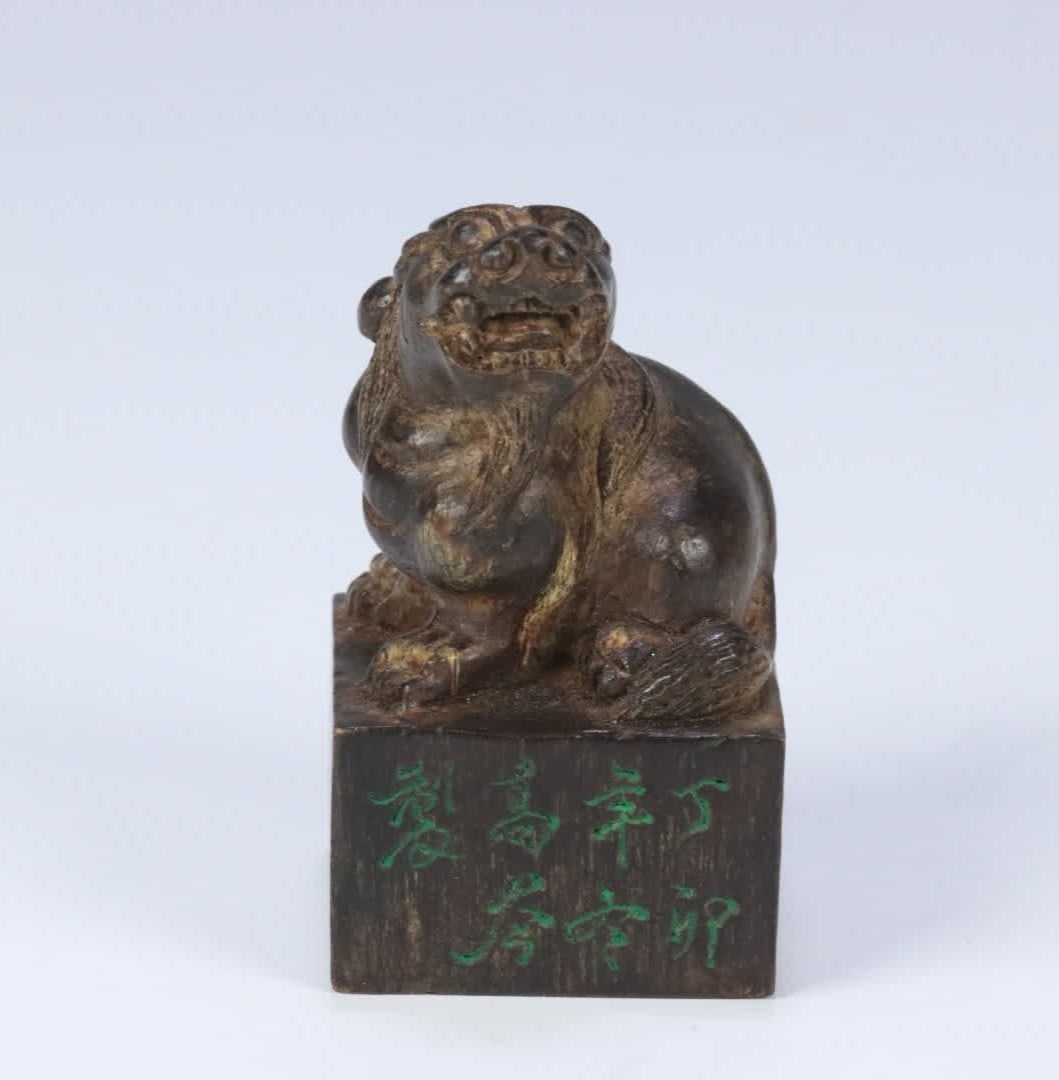 A Qing Dynasty old agarwood seal with a beast-shaped knob: Qing Dynasty old agarwood beast-knob seal SIZE: 6.05x3.45x46cm W:42g (The Dimensions Of All Batches Are Manually Measured.If You Need More Detailed Information, Please Contact Our Customer Service Bef