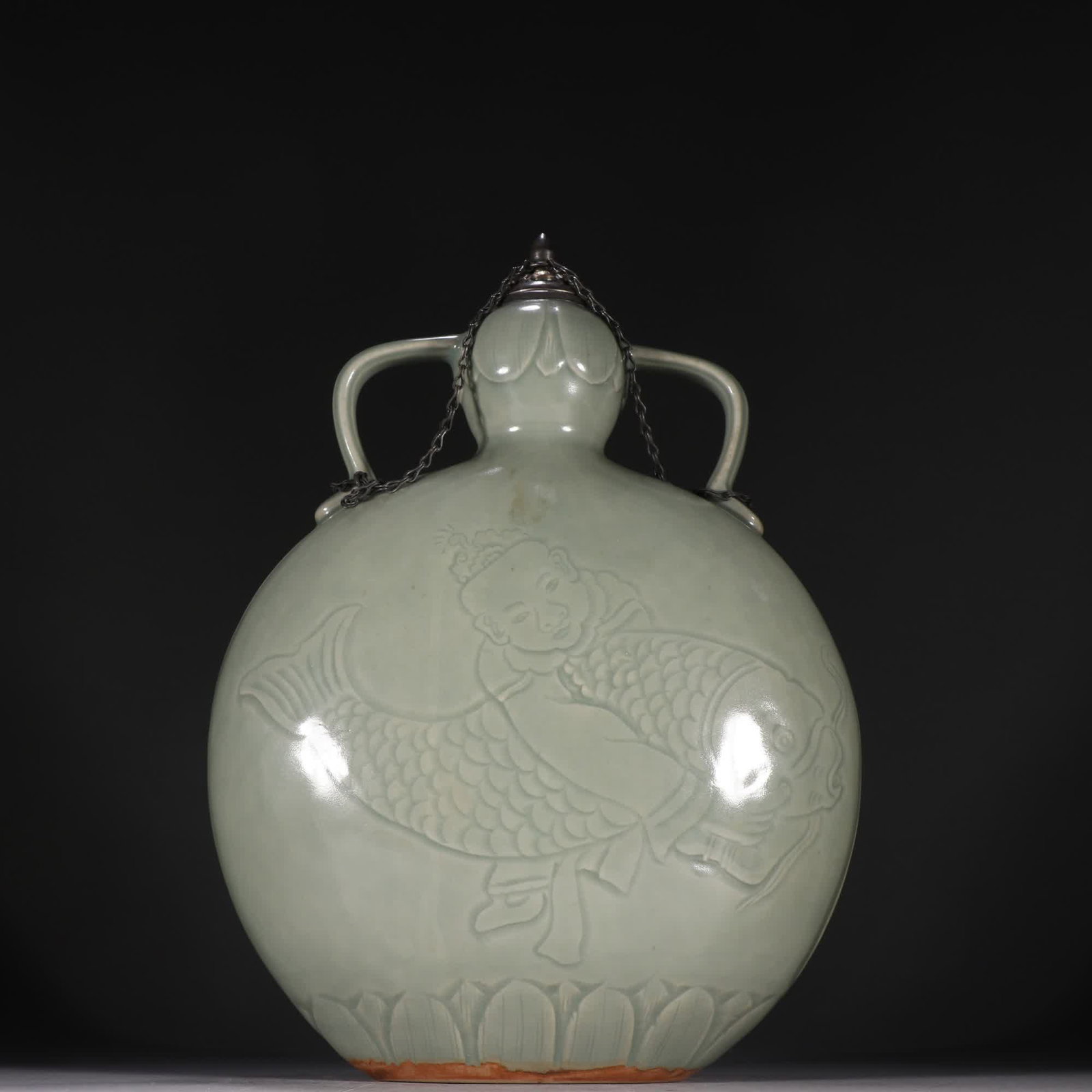 A Song dynasty Yue kiln "Year After Year's Abundance" double-handled flat vase (1 of 9)