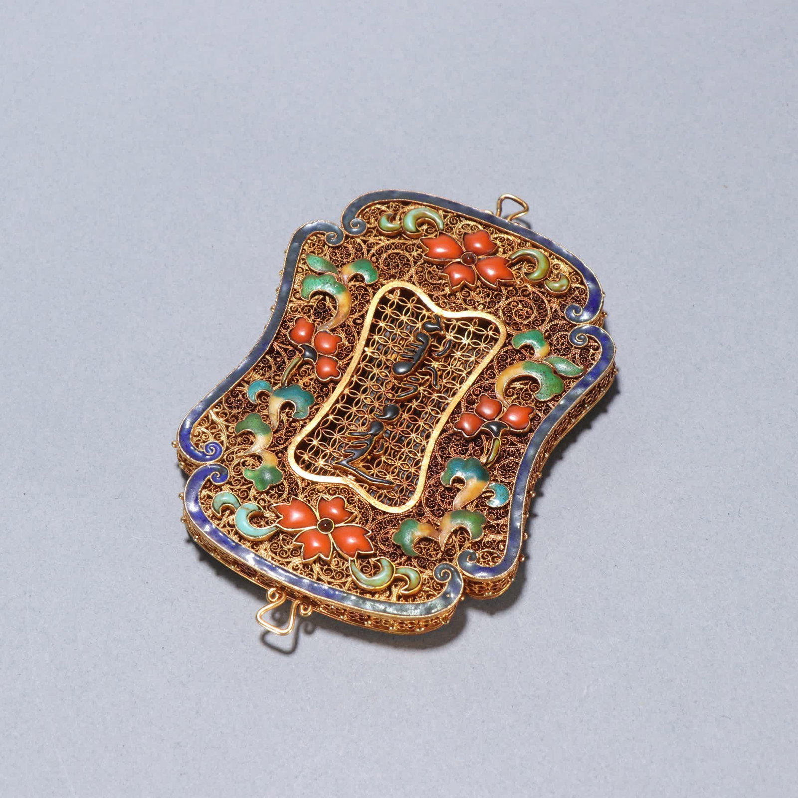 One Qing dynasty silver gilt inlaid multi-treasure fasting precept plaque: Qing Dynasty silver gilt inlaid multi-treasure fasting precept plaque SIZE: L:10.6cm W:7.1cm W:85.6g (The Dimensions Of All Batches Are Manually Measured.If You Need More Detailed Information, Please 