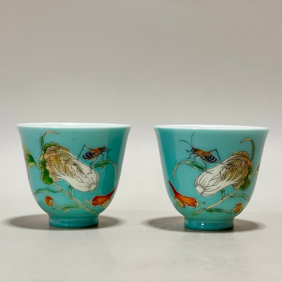 A pair of pine green cabbage cups made during the Yongzheng period of the Qing Dynasty (1 of 10)