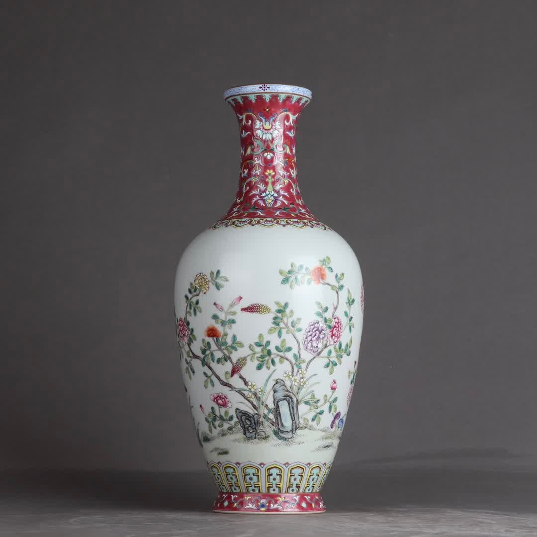 A Qing dynasty Qianlong famille rose and gold-painted flower vase: Qing Qianlong period famille rose and gilded floral vase SIZE: H: 31cm Belly diameter 14.5cm (The Dimensions Of All Batches Are Manually Measured.If You Need More Detailed Information, Please Contact 