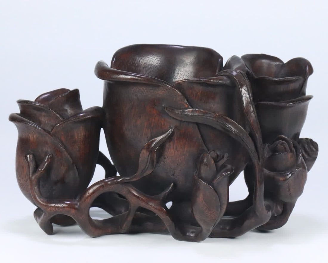 A Qing Dynasty old agarwood magnolia flower arrangement ornament: Qing Dynasty old agarwood magnolia flower arrangement ornament SIZE: 18.2x8.5x10.6cm W:157g (The Dimensions Of All Batches Are Manually Measured.If You Need More Detailed Information, Please Contact O