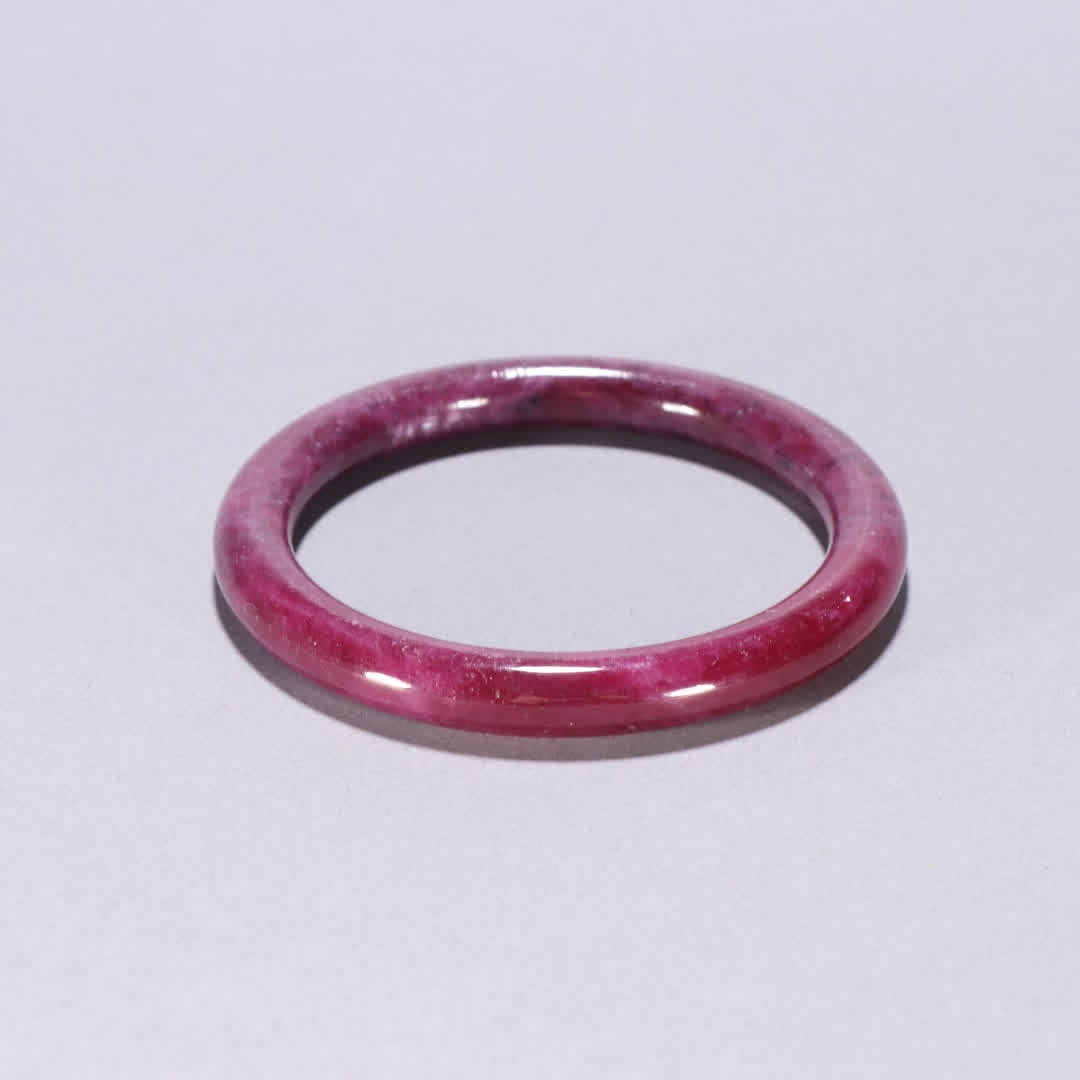 A clear ruby bracelet: Qing Dynasty Ruby Bracelet SIZE: Inner diameter 5.8cm W: 0.8cm W: 48.7g (The Dimensions Of All Batches Are Manually Measured.If You Need More Detailed Information, Please Contact Our Customer Service 