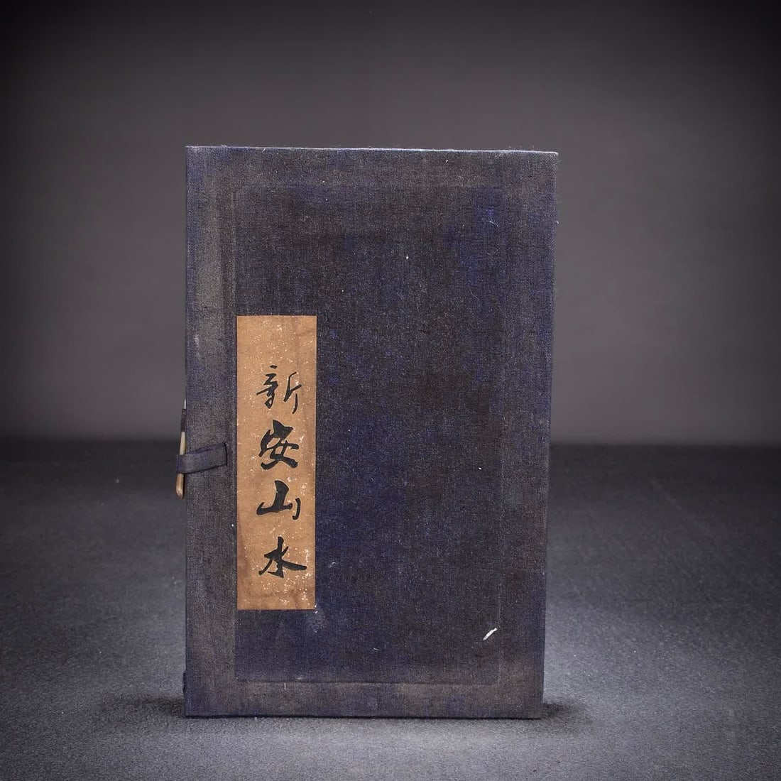 A piece of Qing Dynasty Huizhou Xin'an landscape painting with cinnabar ink: Qing Dynasty Huizhou Xin'an Landscape Cinnabar Ink Painting SIZE: approx. 9.8x2.4x0.9cm Total W: approx. 560g (The Dimensions Of All Batches Are Manually Measured.If You Need More Detailed