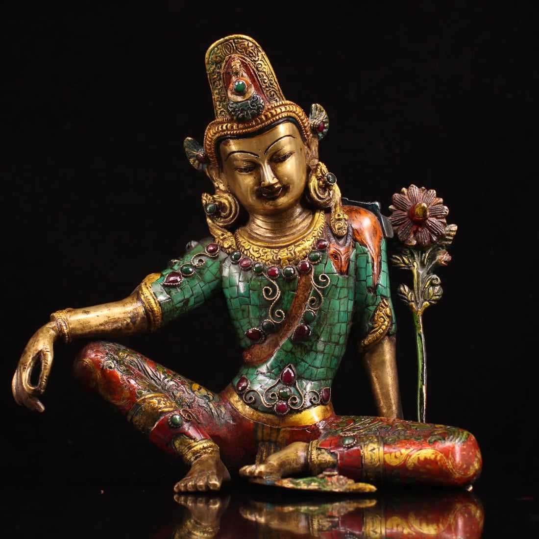 One is a Qing Dynasty bronze inlaid with gemstones, painted with gold and green tara: Qing Dynasty copper inlaid with gemstones and painted gold-painted green Tara SIZE: W:4800g H:29cm W:28cm (The Dimensions Of All Batches Are Manually Measured.If You Need More Detailed Information,