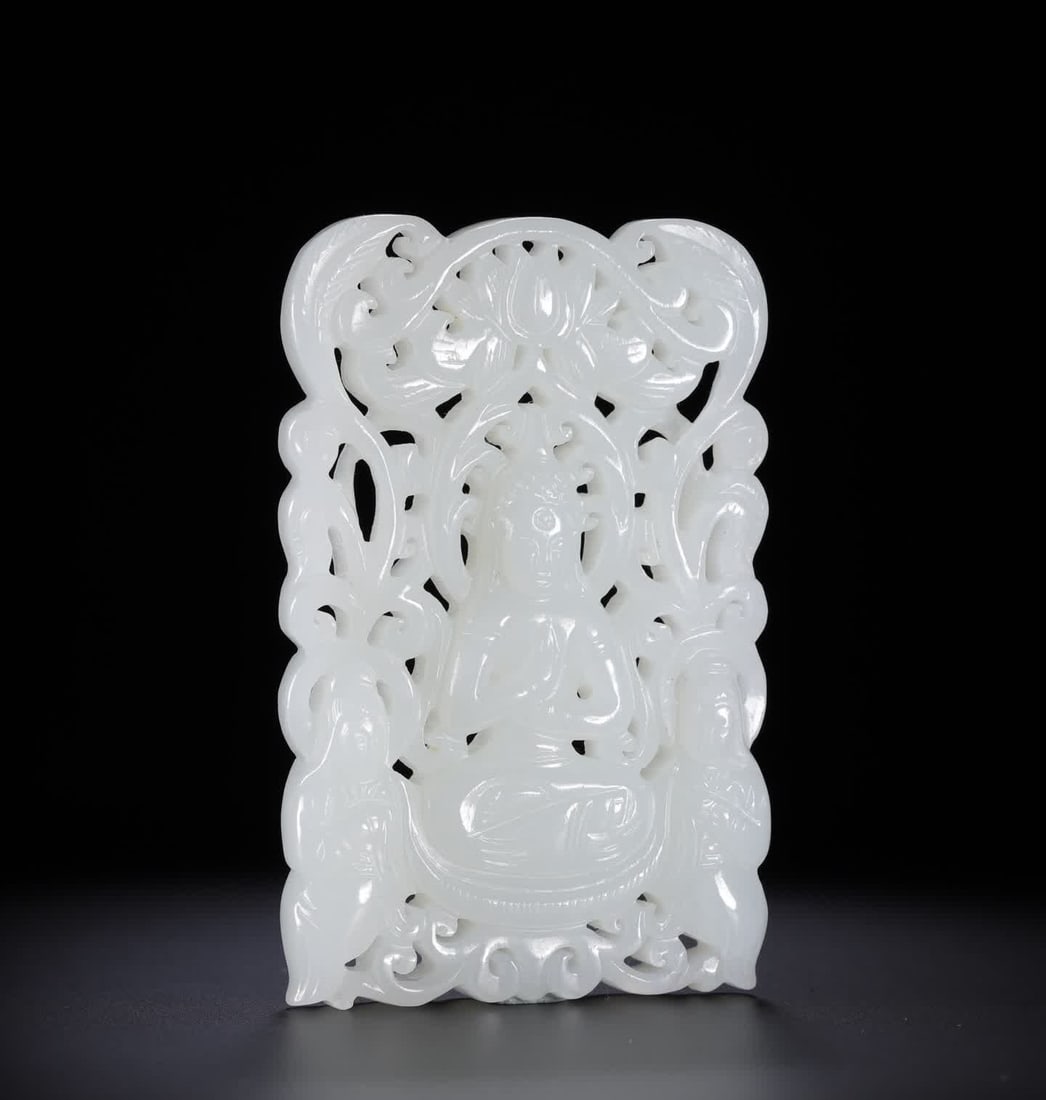 A Qing Dynasty Hetian jade Guanyin plaque: Qing Dynasty Hetian jade Guanyin plaque SIZE: 7.5x4.7x1.2cm W:69g (The Dimensions Of All Batches Are Manually Measured.If You Need More Detailed Information, Please Contact Our Customer Service