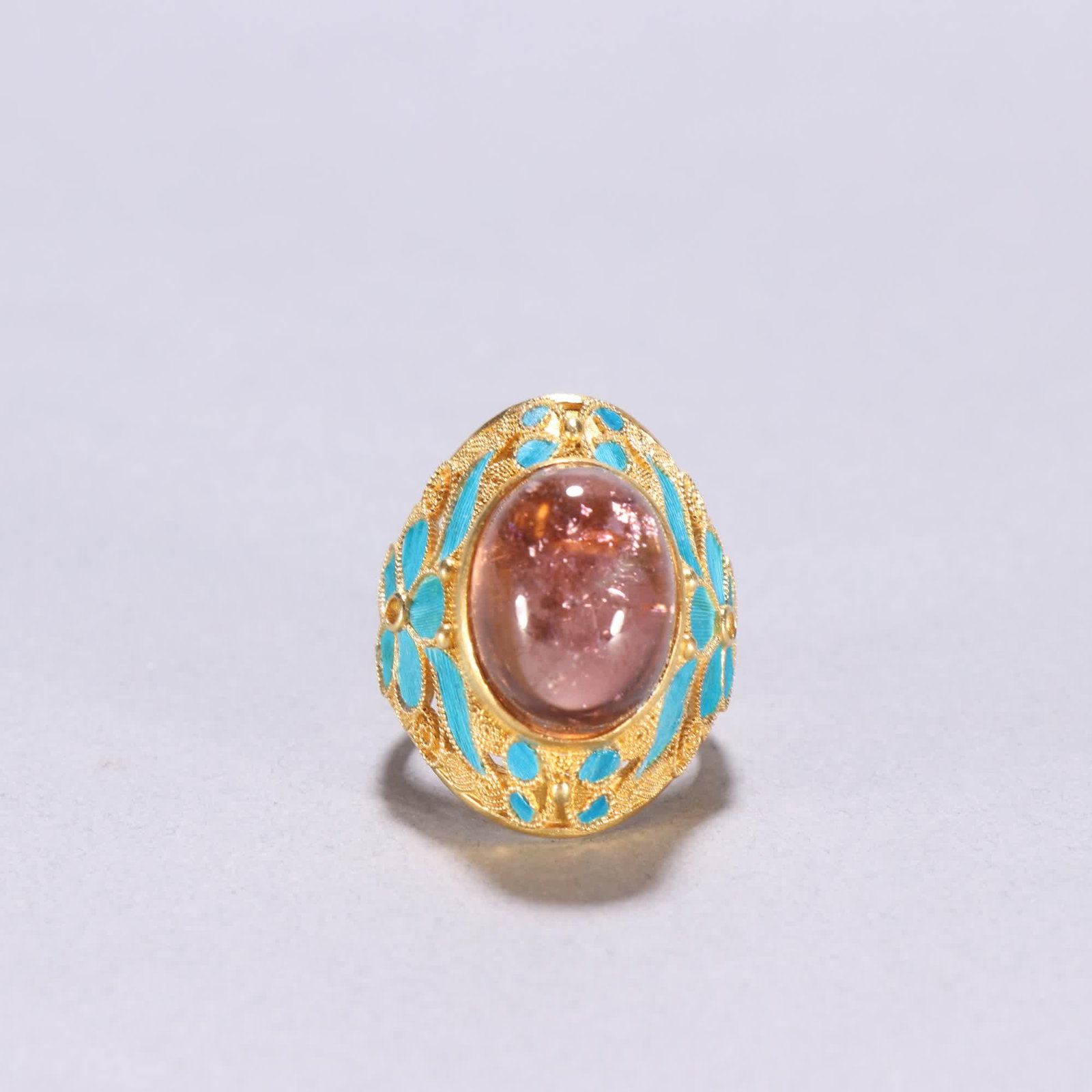 A Qing dynasty silver gilt tourmaline ring with kingfisher floral patterns: Qing Dynasty silver gilt inlaid tourmaline dotted kingfisher pattern ring SIZE: Inner diameter 2.1cm W: 20.2g (The Dimensions Of All Batches Are Manually Measured.If You Need More Detailed Information