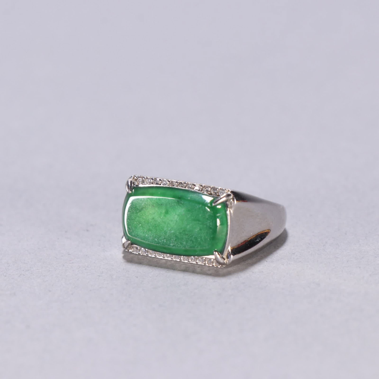 A Qing jadeite ring - 3