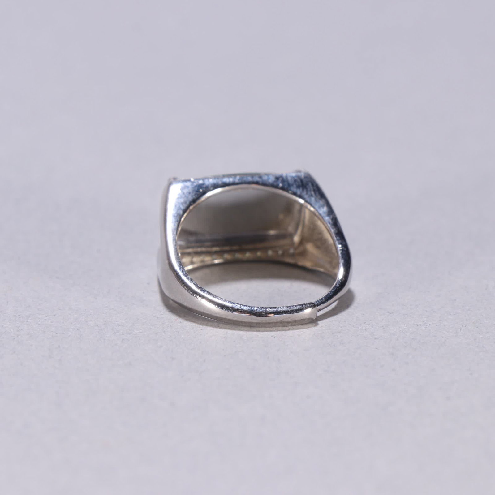 A Qing jadeite ring - 5