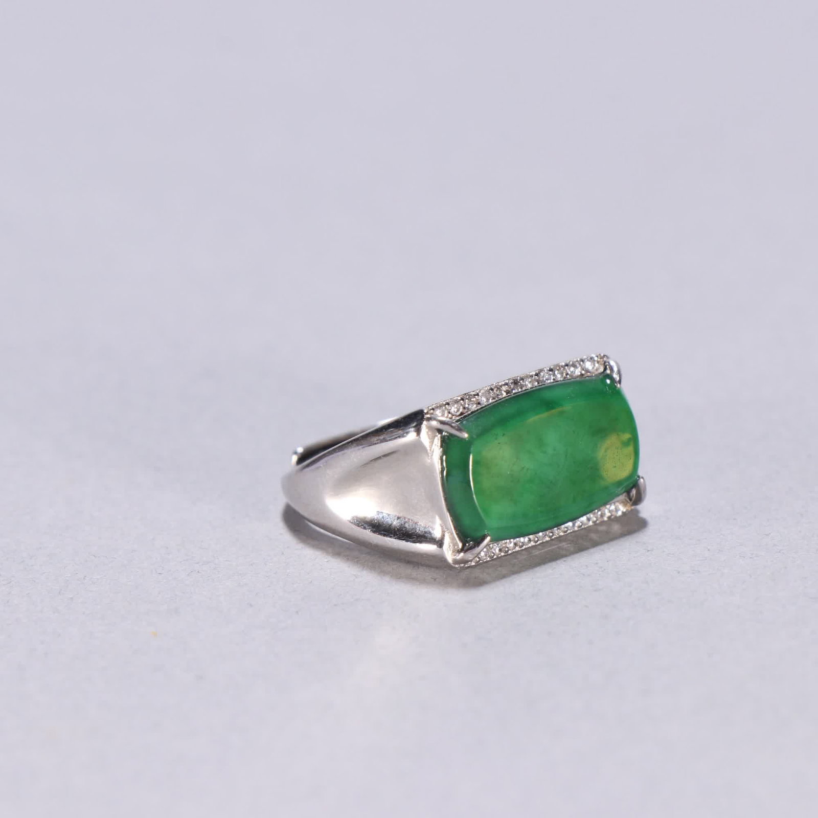 A Qing jadeite ring - 7
