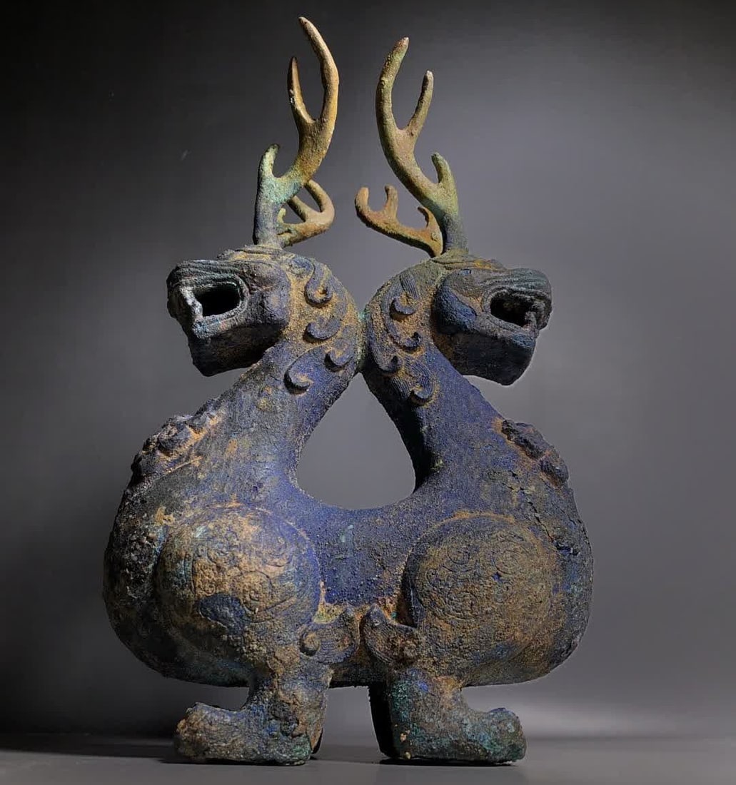 A two-headed tomb guardian beast from the Warring States period: A two-headed tomb guardian beast from the Warring States period SIZE: L:15cm W:7.5cm H:24cm W:1.9kg (The Dimensions Of All Batches Are Manually Measured.If You Need More Detailed Information, Please