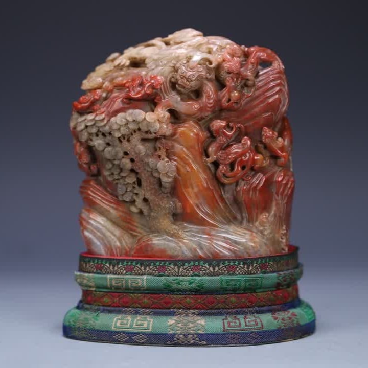 A large Qing dynasty old Shoushan stone dragon mountain seal: Qing Dynasty Old Shoushan Stone Dragon Pattern Mountain Seal SIZE: 15.9x15.3x8.3cm W:2816g (The Dimensions Of All Batches Are Manually Measured.If You Need More Detailed Information, Please Contact Ou