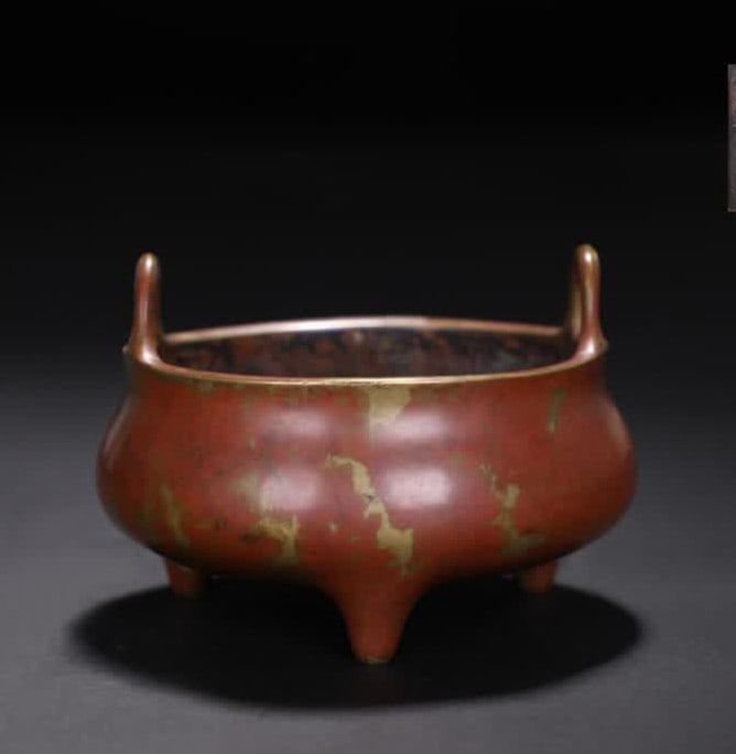 One Ming Dynasty bronze-bodied tower-eared burner: Ming Dynasty bronze-bodied sky-shaped stove SIZE: H:8cm Mouth D:10.8cm Abdominal diameter 12.4cm W:700g (The Dimensions Of All Batches Are Manually Measured.If You Need More Detailed Information, Plea