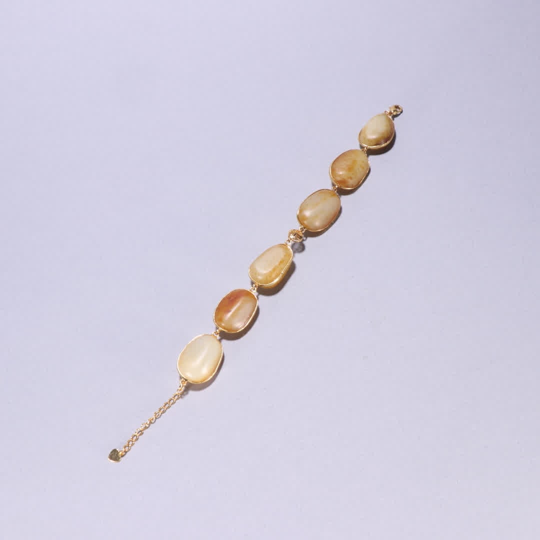 A Qing dynasty Hetian jade seed jade bracelet: Qing Dynasty Hetian jade seed jade bracelet SIZE: W:2.7x1.9cm W:62.4g (The Dimensions Of All Batches Are Manually Measured.If You Need More Detailed Information, Please Contact Our Customer Service Be