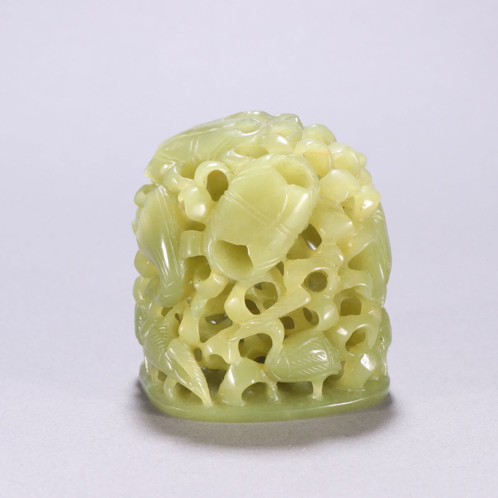 A piece of Qing dynasty Hetian topaz with a continuous furnace top: Qing Hetian yellow jade line with a continuous furnace top SIZE: H:6.8cm W:6.1cm W:212.7g (The Dimensions Of All Batches Are Manually Measured.If You Need More Detailed Information, Please Contact Our