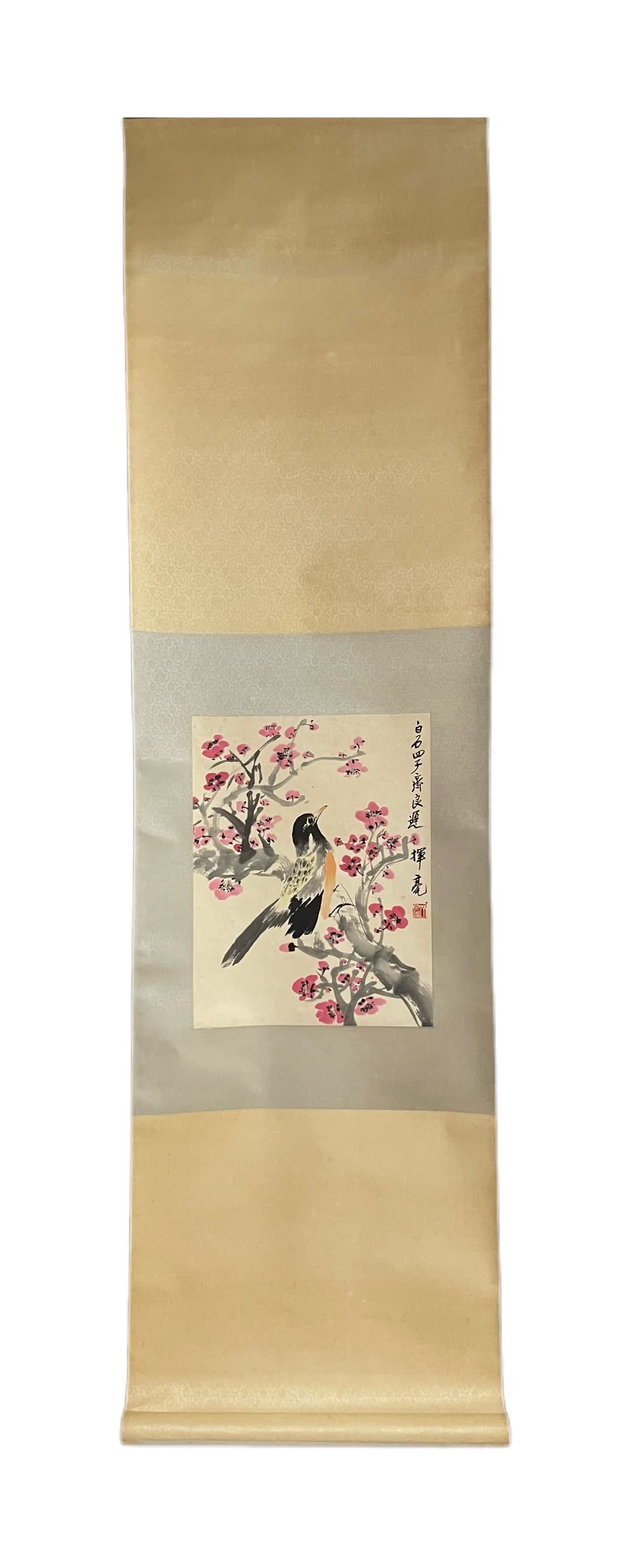 A standing scroll painting of flowers and birds by Qi Liangchi: Qi Liangchi's Bird-and-Flower Hanging Scroll Painting SIZE: 29x38cm (The Dimensions Of All Batches Are Manually Measured.If You Need More Detailed Information, Please Contact Our Customer Service