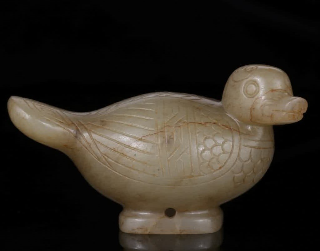 A Ming Hetian jade duck-carved scepter: Ming dynasty Hetian jade duck-carved scepter SIZE: L:6.8cm W:3.5cm H:4cm W:97.7g (The Dimensions Of All Batches Are Manually Measured.If You Need More Detailed Information, Please Contact Our Customer