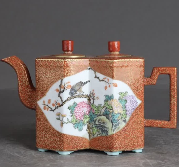 One is a double enamel pot made during the Yongzheng period of the Qing dynasty, with gold-painted: Enamel and painted gold-painted double pots with floral and bird-shaped rhombos made during the Yongzheng period of the Qing dynasty SIZE: H: 11.8cm Belly diameter 19.2cm (The Dimensions Of All Batche