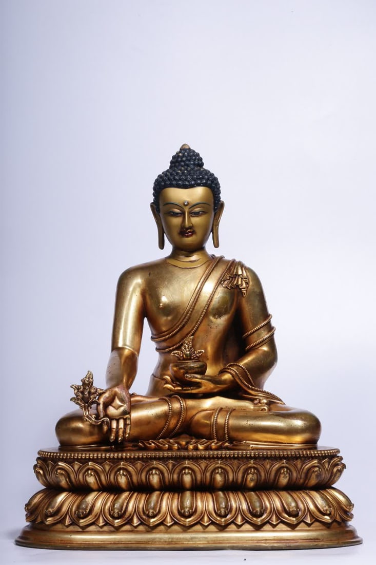 A Qing Dynasty gilt bronze seated Medicine Buddha statue (1 of 12)