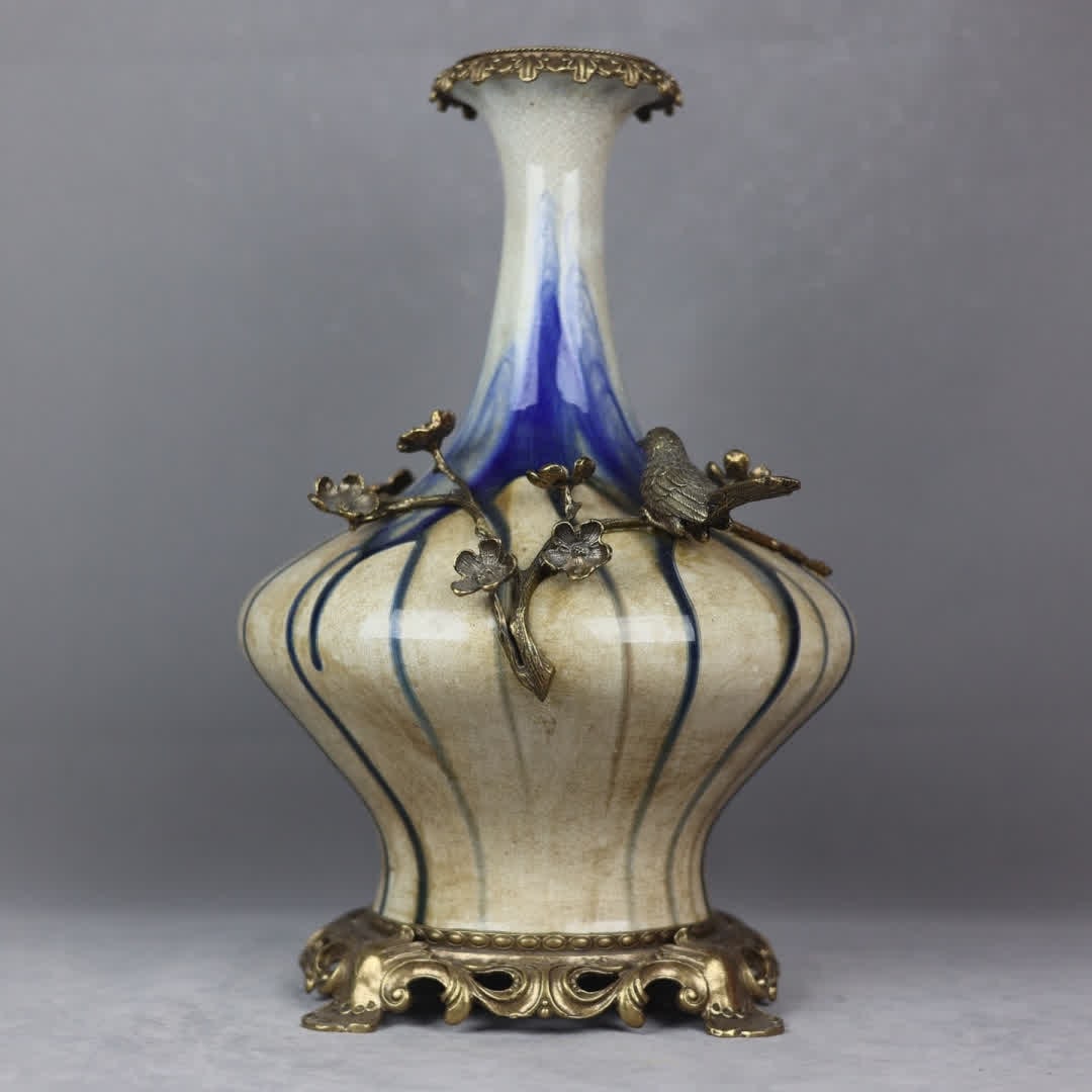 One is a Qing Dynasty kiln-style flat-bellied vase with glazed copper floral and bird flowers: Qing Dynasty kiln-modified glazed bronze-inlaid flower-and-bird flat-bellied vase SIZE: H:43cm Mouth D:11cm D:26cm Base diameter 20.5cm (The Dimensions Of All Batches Are Manually Measured.If You Need