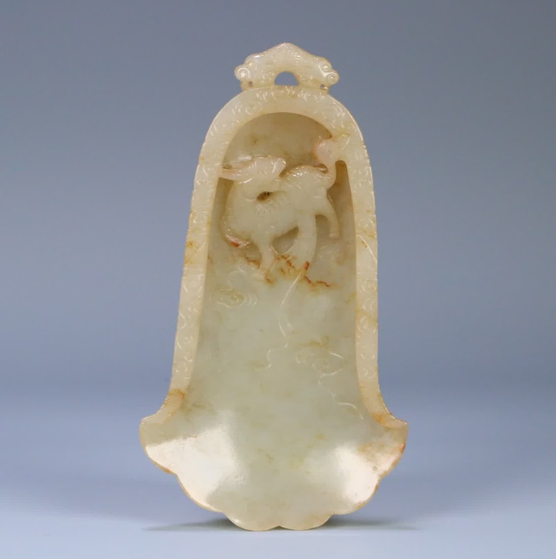 A bell-shaped inkstone with qilin patterns on Qing dynasty Hetian jade (1 of 9)