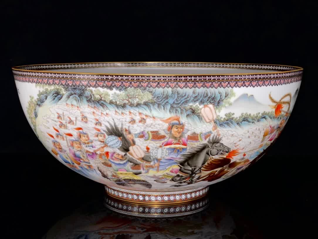A thin-bodied bowl from the Republic of China era, with a large broken gold dragon formation with: A thin-bodied bowl with a large broken gold dragon formation on the edge of the Republic of China ink and gold painted patterns SIZE: Mouth D: 36.2cm H: 16cm Base diameter 13.7cm (The Dimensions Of