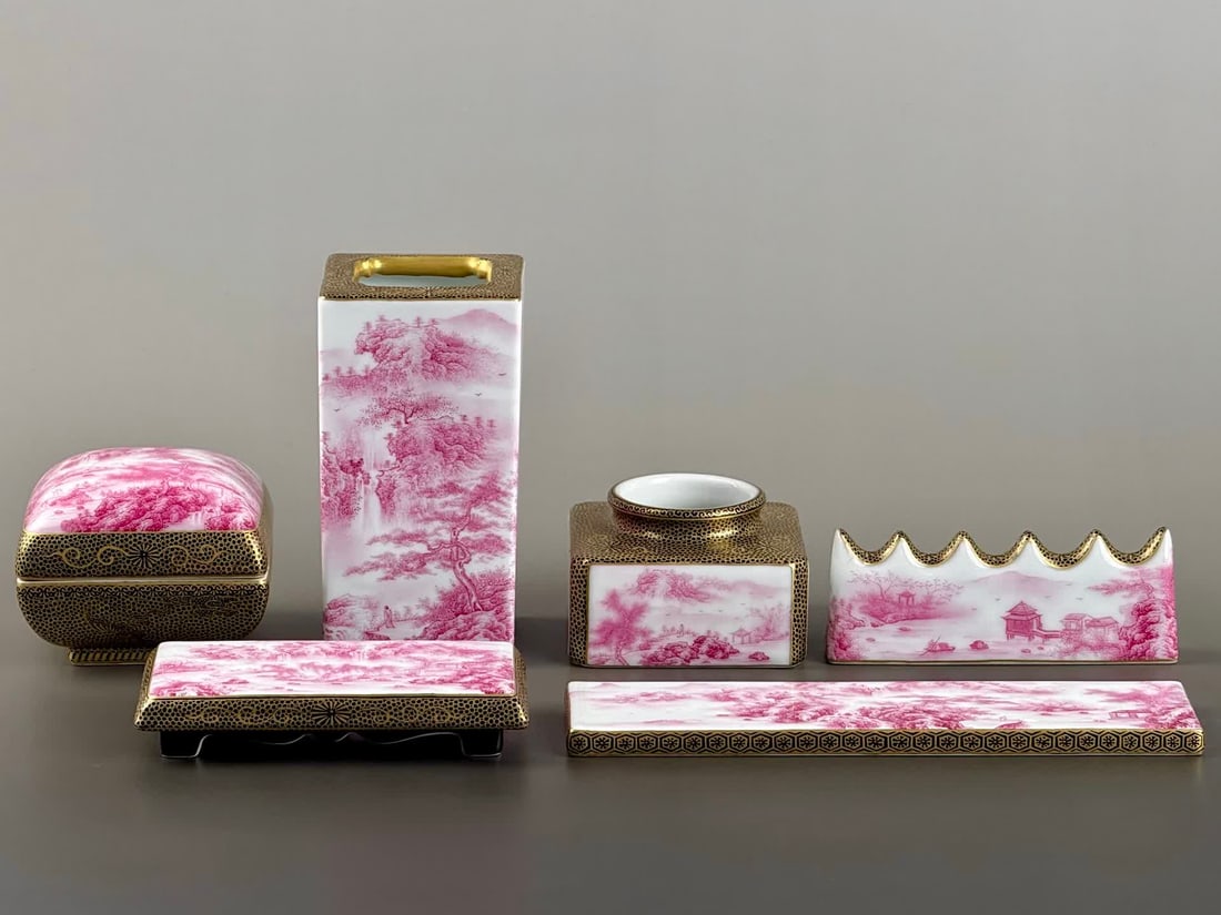 One set of Qianlong period black gold glaze with gilded patterns edged with agate red landscape: A set of Qianlong period black gold glaze with gilded border agate red landscape study SIZE: Square pen holder inner mouth D: 4cm H: 11.3cm Belly diameter 6cm Base diameter 5.6cm Square seal box