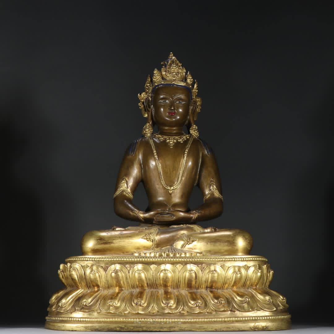 A Qing Dynasty gilt bronze longevity Buddha statue: Qing Dynasty Gilt Bronze Longevity Buddha Statue SIZE: H:39.8cm W:28cm W:9.3kg (The Dimensions Of All Batches Are Manually Measured.If You Need More Detailed Information, Please Contact Our Customer