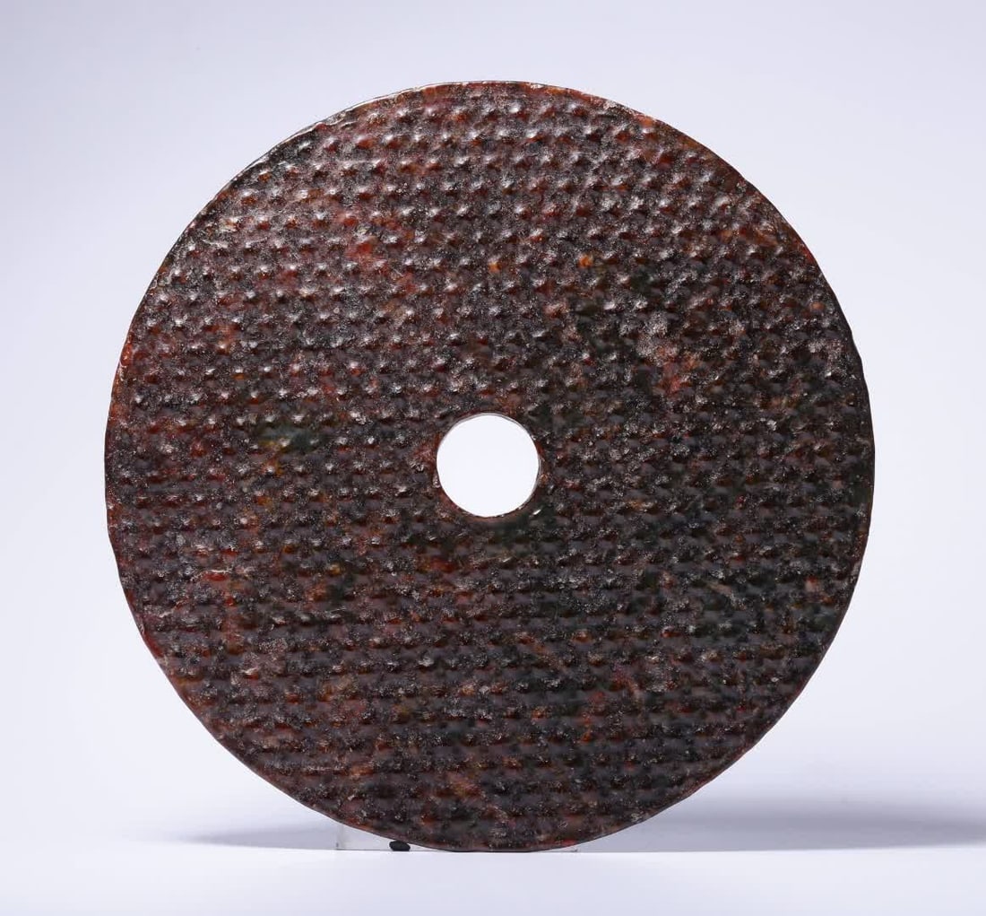 A jade bi with ancient jade drum nails and nailed patterns: Ancient jade drum nailed jade bi SIZE: H:0.5cm Diameter 15.8cm W:302g (The Dimensions Of All Batches Are Manually Measured.If You Need More Detailed Information, Please Contact Our Customer Service Be