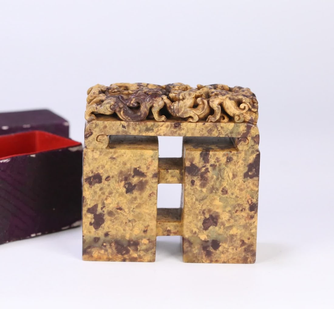 One piece: Double Seal with Stone Chi Dragon Pattern Bestowed by the Qing Dynasty Emperor from: Double-Pair Seal with Stone Chi and Dragon Patterns from Shoushan, Fujian, bestowed by the Qing Dynasty SIZE: 7.8x7.9x3.4cm W:462.3g (The Dimensions Of All Batches Are Manually Measured.If You Need Mo