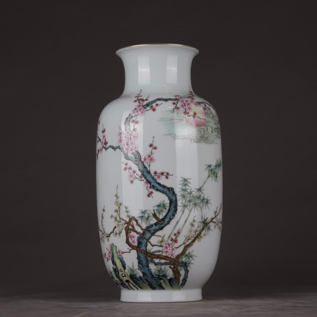A Qing Qianlong period famille rose plum and bamboo poetry vase: Qing Qianlong period famille rose plum and bamboo poetry vase SIZE: H:31.5cm Belly diameter 16cm (The Dimensions Of All Batches Are Manually Measured.If You Need More Detailed Information, Please Cont