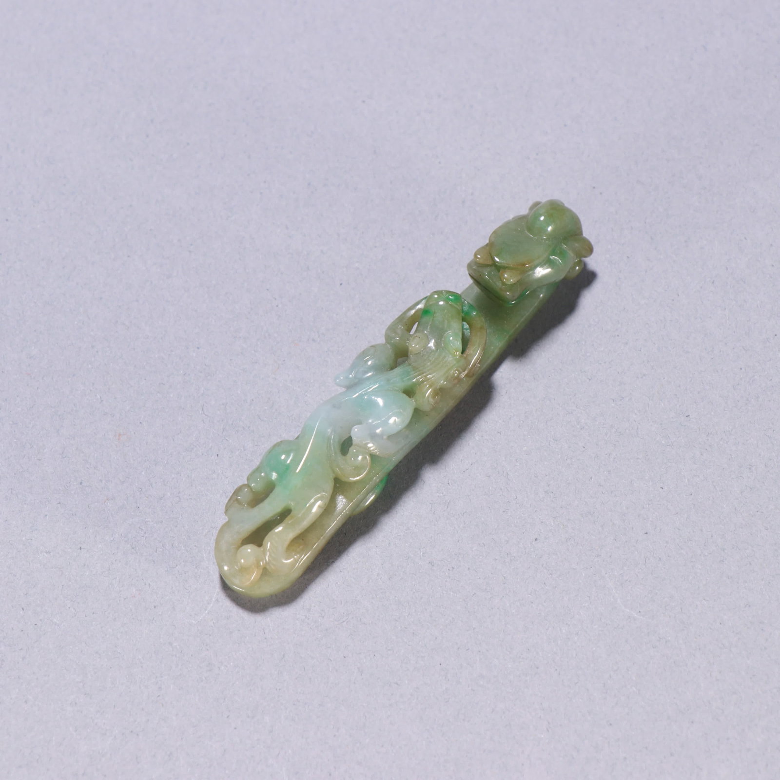 A Qing dynasty jadeite belt with a hook for the hope of a child succeeding (1 of 9)