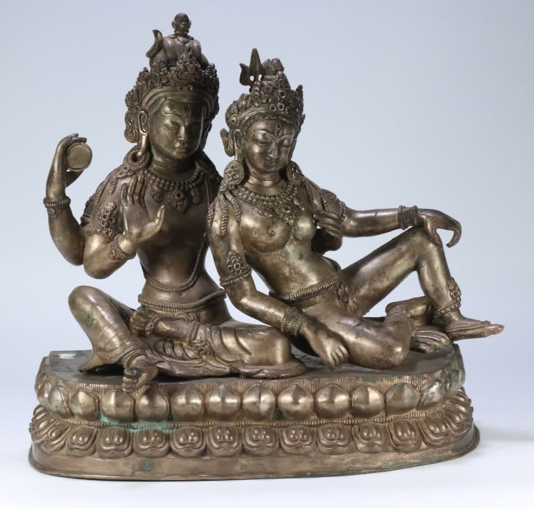 One piece from the Qing Dynasty bronze silver-plated double cultivation Buddha statue: Dual cultivation of Buddhist Buddhism in bronze silver during the Qing Dynasty SIZE: 37.5x37x17cm W:20435g (The Dimensions Of All Batches Are Manually Measured.If You Need More Detailed Information, P