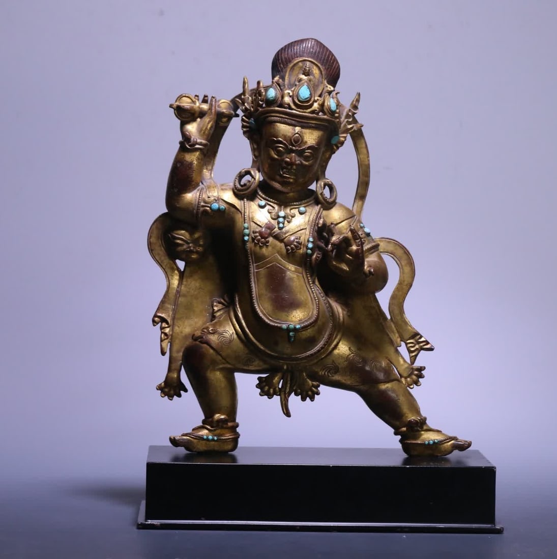 An 18th-century Tibetan bronze gilt Vajra hand statue: An 18th-century Tibetan bronze gilt Vajra hand sculpture SIZE: H:32cm Bottom 24x9cm W:4.8kg (The Dimensions Of All Batches Are Manually Measured.If You Need More Detailed Information, Please Contact O